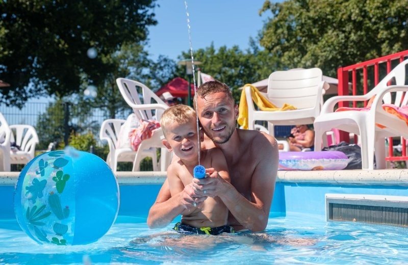 Schwimmbad mit Überdachung